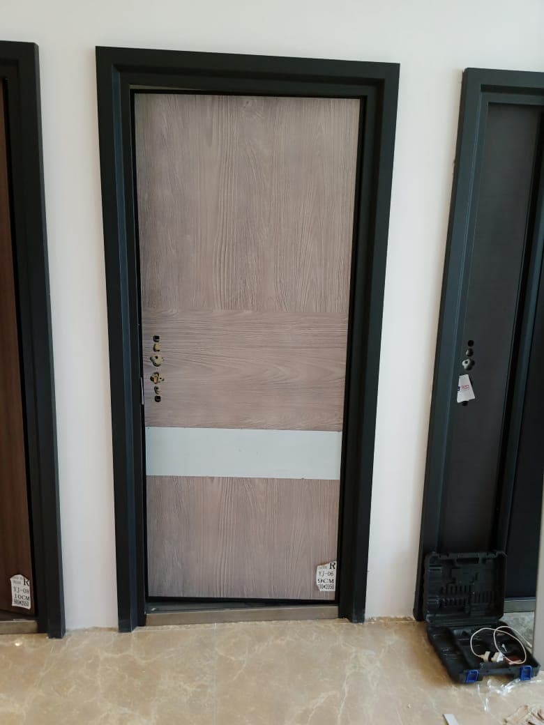 Teezy metal door
